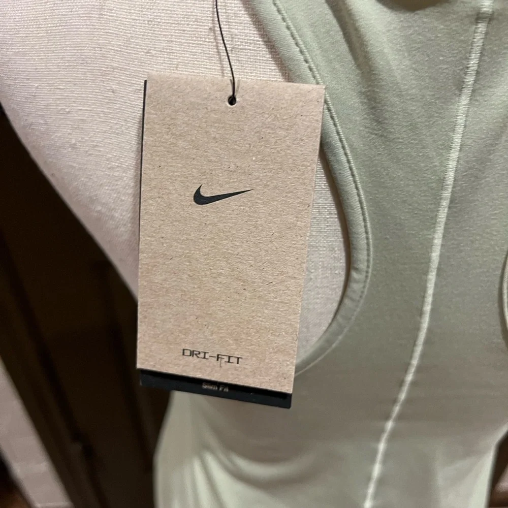 NWT Nike Women’s Training Tank Size Small Pale Green - Picture 6 of 6